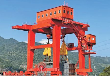 Gate Hoist
